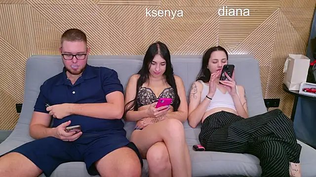 Snapshot of Ksenny chatting on 11.26.25 Ksenny online show from 11.26.25