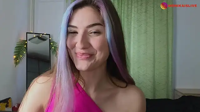 Snapshot of monikavenom chatting on 01.11.25 monikavenom online show from 01.11.25