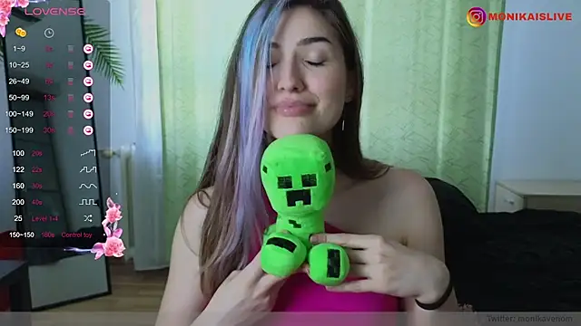 Snapshot of monikavenom chatting on 01.11.25 monikavenom online show from 01.11.25