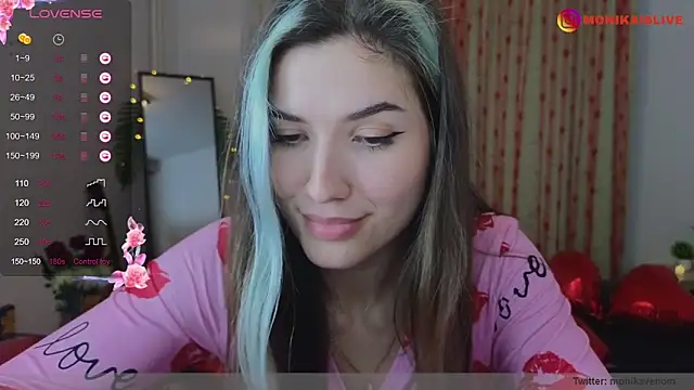 Snapshot of monikavenom chatting on 02.14.25 monikavenom online show from 02.14.25