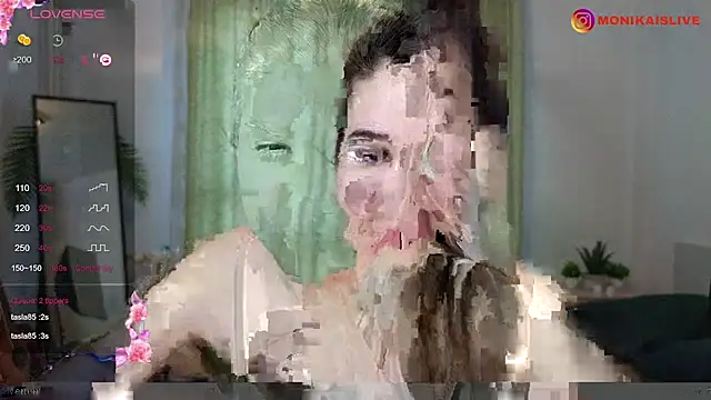 Snapshot of monikavenom chatting on 03.05.25 monikavenom online show from 03.05.25