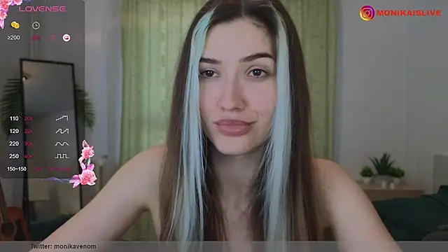 Snapshot of monikavenom chatting on 03.06.25 monikavenom online show from 03.06.25