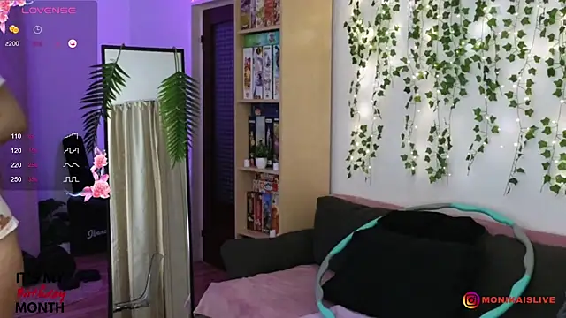 Snapshot of monikavenom chatting on 09.15.25 monikavenom online show from 09.15.25