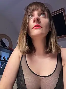 victoirenextdoor online show from 12.17.25