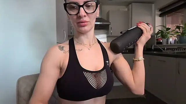 SweetMonicaUK online show from 03.12.26