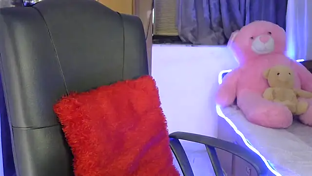 Black cat cutie online show from 10.31.25