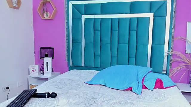 Snapshot of LORENSCOLLINS chatting on 01.16.25 LORENSCOLLINS online show from 01.16.25