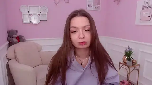 LucySkilar online show from 12.02.24