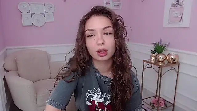 LucySkilar online show from 10.02.25