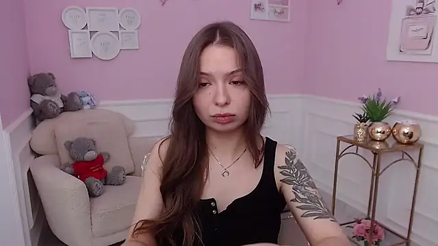 LucySkilar online show from 10.26.25