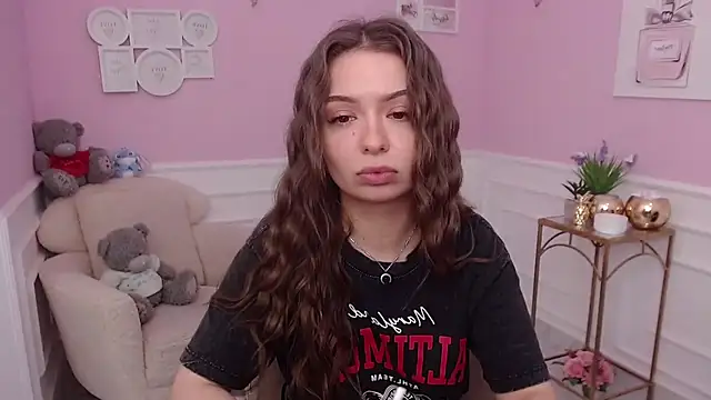 LucySkilar online show from 11.30.25