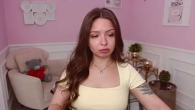 LucySkilar online show from 06.12.26