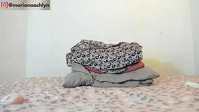 Melaniegirl17 online show from 04.29.26