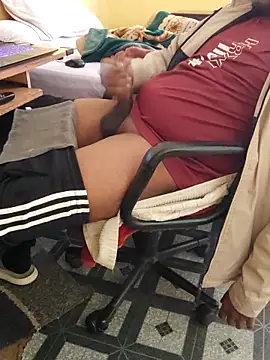 Snapshot of Brown_Munda047 chatting on 12.21.25 Brown Munda047 online show from 12.21.25