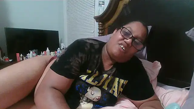 ebonyred online show from 04.30.26