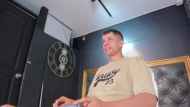 Snapshot of AgarEvans chatting on 11.07.25 AgarEvans online show from 11.07.25