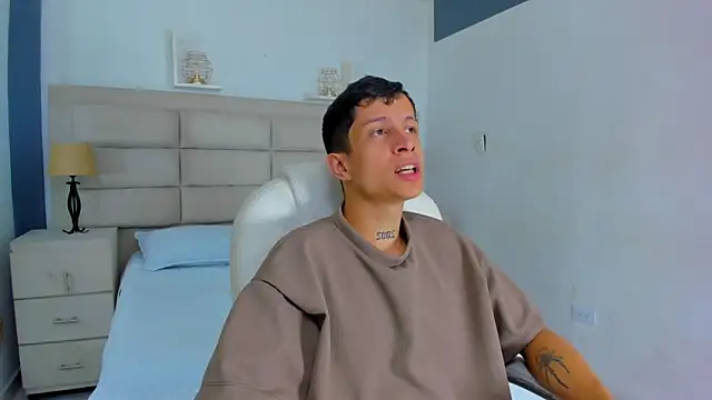 Snapshot of AgarEvans chatting on 11.25.25 AgarEvans online show from 11.25.25