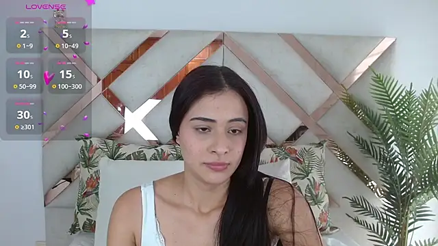 Snapshot of anny_kent chatting on 12.17.24 anny kent online show from 12.17.24