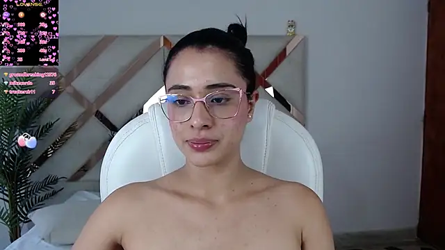 Snapshot of anny_kent chatting on 01.14.25 anny kent online show from 01.14.25