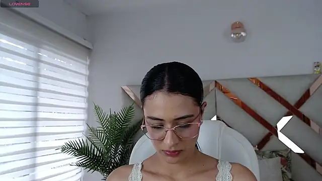 Snapshot of anny_kent chatting on 01.15.25 anny kent online show from 01.15.25