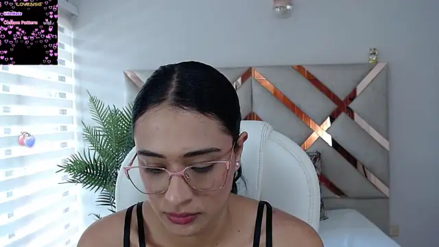 Snapshot of anny_kent chatting on 01.23.25 anny kent online show from 01.23.25