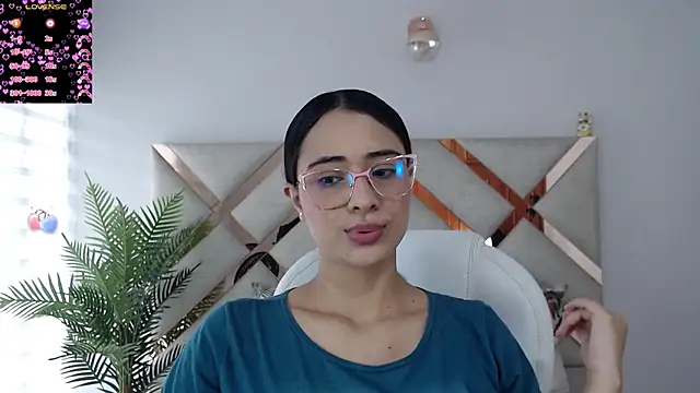 Snapshot of anny_kent chatting on 01.24.25 anny kent online show from 01.24.25