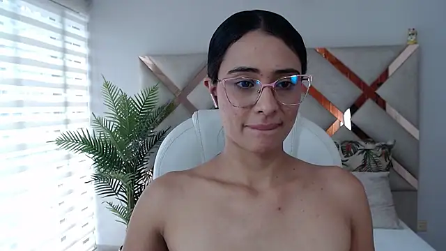 Snapshot of anny_kent chatting on 01.24.25 anny kent online show from 01.24.25