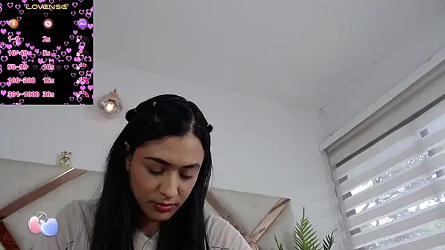 Snapshot of anny_kent chatting on 02.18.25 anny kent online show from 02.18.25