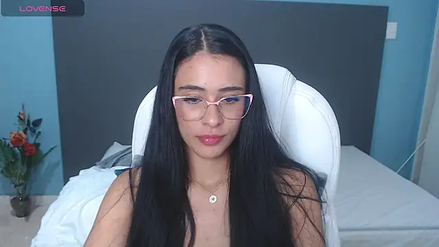 Snapshot of anny_kent chatting on 03.18.25 anny kent online show from 03.18.25