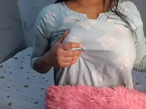 Snapshot of Trezza chatting on 03.16.26 Trezza online show from 03.16.26