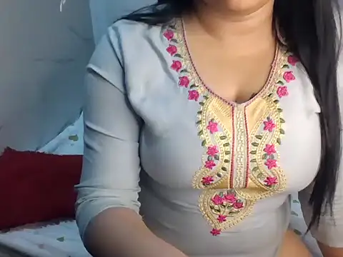 Snapshot of Trezza chatting on 03.20.26 Trezza online show from 03.20.26