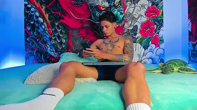 Snapshot of Maxi_Gray chatting on 11.12.25 Maxi Gray online show from 11.12.25