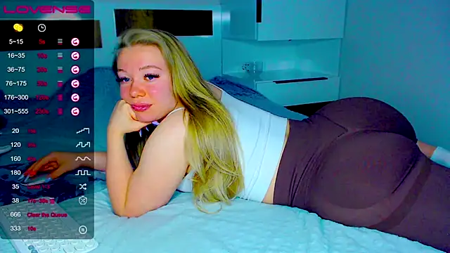 kitti kaattt online show from 11.26.25