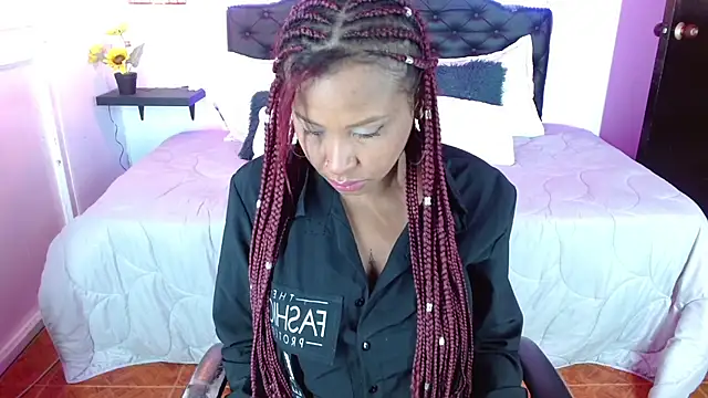 Snapshot of Dominik_girl chatting on 03.23.25 Dominik girl online show from 03.23.25