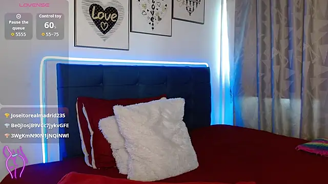 Snapshot of Dominik_girl chatting on 10.19.25 Dominik girl online show from 10.19.25