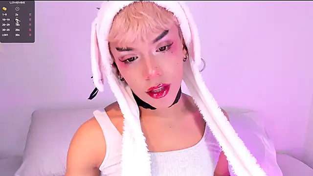 Snapshot of Danigio chatting on 03.11.25 Danigio online show from 03.11.25