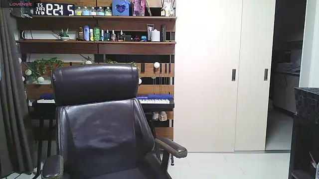 Snapshot of IroManager chatting on 10.31.25 IroManager online show from 10.31.25