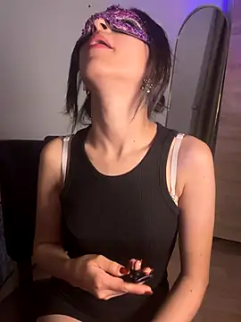 Snapshot of ZINA-MOROCCO chatting on 10.16.25 ZINA-MOROCCO online show from 10.16.25