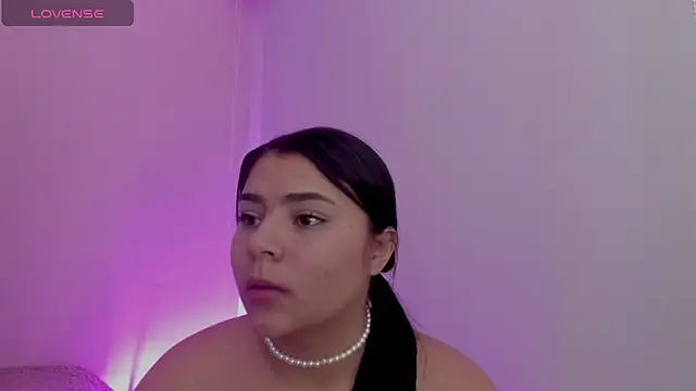 Snapshot of Oriana_Guzman chatting on 04.11.26 Oriana Guzman online show from 04.11.26