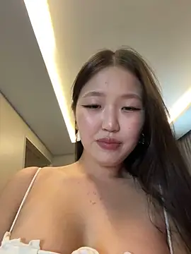 Snapshot of Aiko_Yumi chatting on 12.31.24 Aiko Yumi online show from 12.31.24