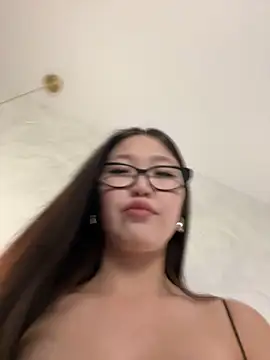 Snapshot of Aiko_Yumi chatting on 02.25.25 Aiko Yumi online show from 02.25.25