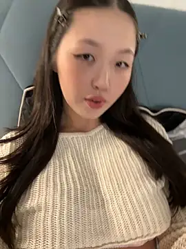 Snapshot of Aiko_Yumi chatting on 09.28.25 Aiko Yumi online show from 09.28.25