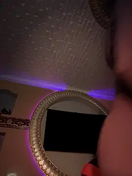 Snapshot of ORLA86 chatting on 11.14.25 ORLA86 online show from 11.14.25