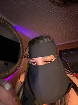 Snapshot of ORLA86 chatting on 11.16.25 ORLA86 online show from 11.16.25