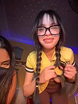 Snapshot of ORLA86 chatting on 12.13.25 ORLA86 online show from 12.13.25