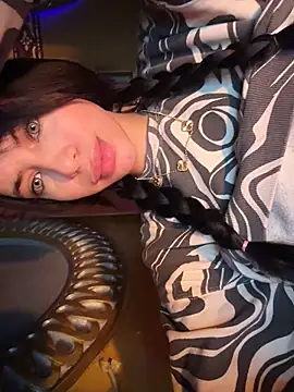 Snapshot of ORLA86 chatting on 12.22.25 ORLA86 online show from 12.22.25