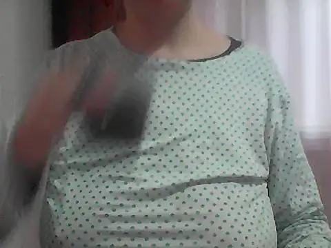 Snapshot of AnaXBerry chatting on 02.14.26 AnaXBerry online show from 02.14.26