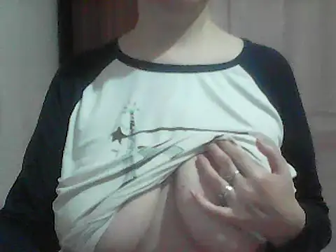 Snapshot of AnaXBerry chatting on 02.17.26 AnaXBerry online show from 02.17.26