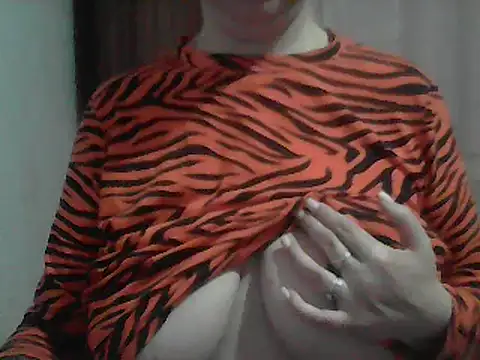 Snapshot of AnaXBerry chatting on 03.10.26 AnaXBerry online show from 03.10.26