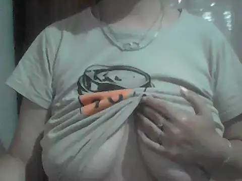 Snapshot of AnaXBerry chatting on 06.21.26 AnaXBerry online show from 06.21.26